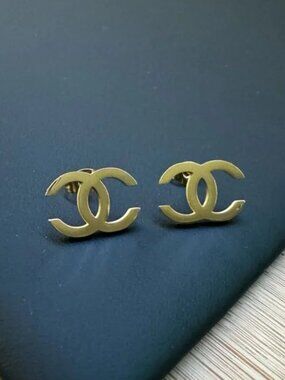 Vintage Earrings - Gold CC Earrings - Feminine - Y2K - Womens - Gold Studs